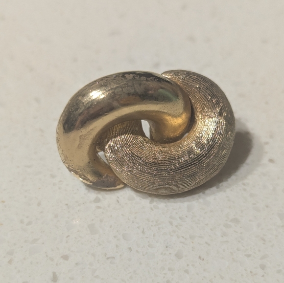 ✨ Christian Dior | Vintage Single Gold Tone Earring - Picture 3 of 6